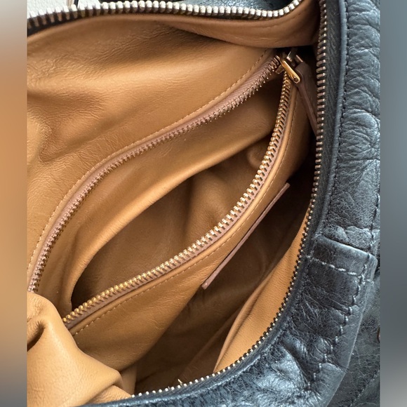 PRADA Hobo Black Leather Shoulder Bag with Gold Hardware Vintage / pre-loved - Picture 9 of 12